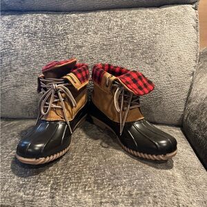 Women’s Cloudwalkers Plaid Lined Duck Boots Size 8